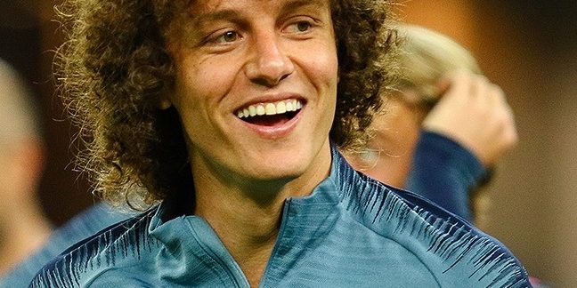 David_Luiz_at_Baku_before_2019_UEFA_Europe_League_Final