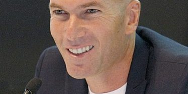 375px-XII_Prix_Diálogo_(18485723248)_(cropped)